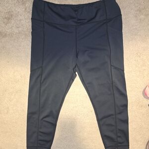 KIAVA Black Capris